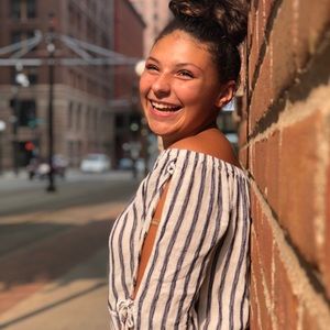 Meet your Posher, Ava